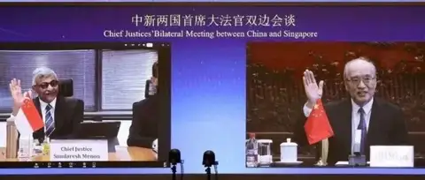 张军与新加坡最高法院首席大法官梅达顺举行视频会谈